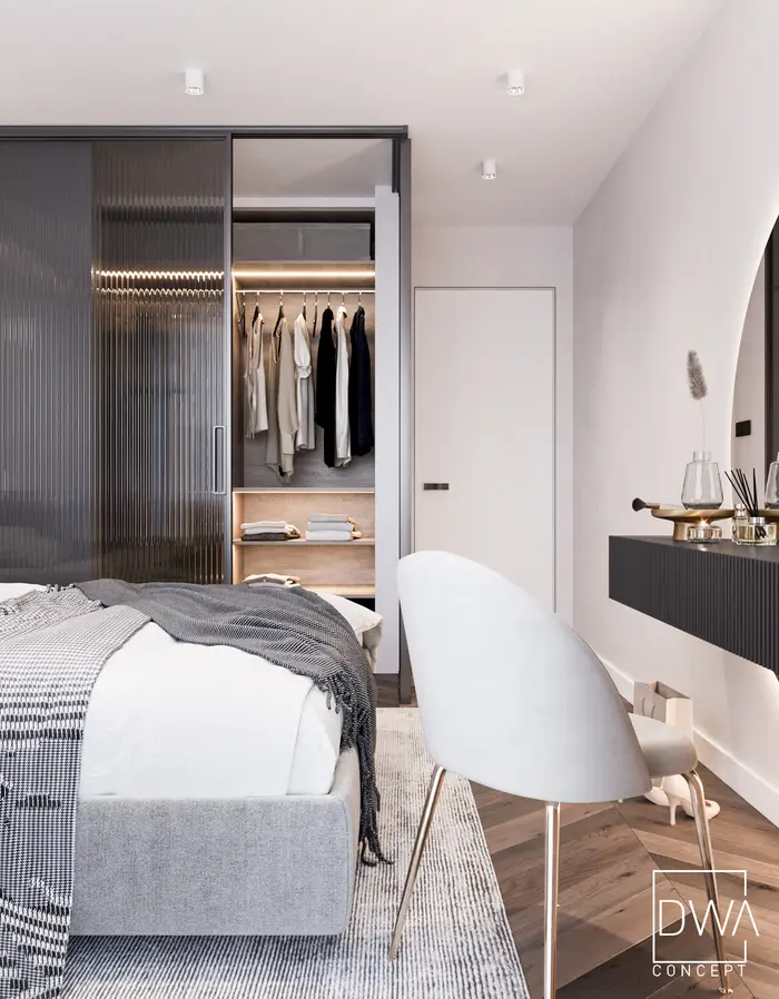 Garderoba z wieszakami na ubrania i półkami na ręczniki - apartament w Rabce-Zdroju
